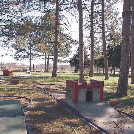 Holiday Park Cfk Vrbas Buitenkant foto
